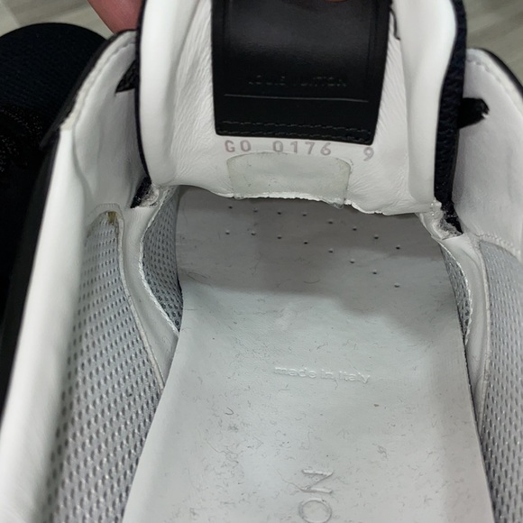 Louis Vuitton sneakers size 9 - Picture 4 of 6